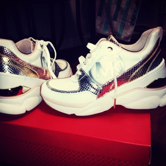 BRAND NEW NEVER USED MICHAEL KORS SHOES SIZE 8 AND 1/2 - Picture 7 of 7